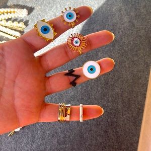 85 separate items + 2 showcases you can buy all or ask me for individual prices.